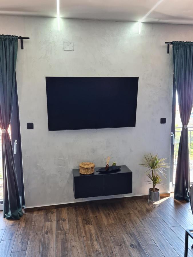 Modern Studio With A Beautiful View 拉布 外观 照片